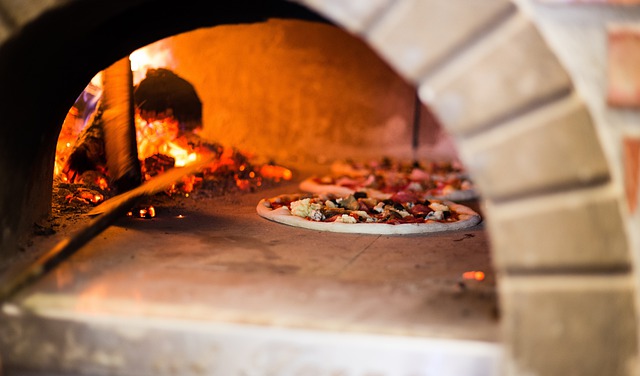 Hvordan en pizzaovn er forskellig fra en traditionel hjemmeovn